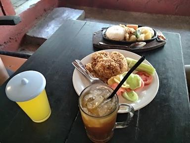 WARUNG SELARAS AYAM BAKAR,GORENG,MANGUT LELE, MANYUNG ASAP, NASIGORENG KAMBING, SOUP PATIN ASAM PEDAS DAN SOTO BETAWI