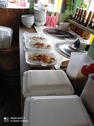 MIE AYAM DAN BAKSO BREBES MAS LUKMAN RAWALELE KALIDERES