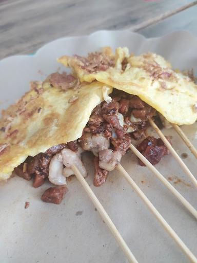 SATE GILA ATAS POHON PECENONGAN