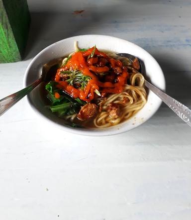 BAKSO URAT DAN MIE AYAM CABANG BU IS BATURAN, NGAWONGGO