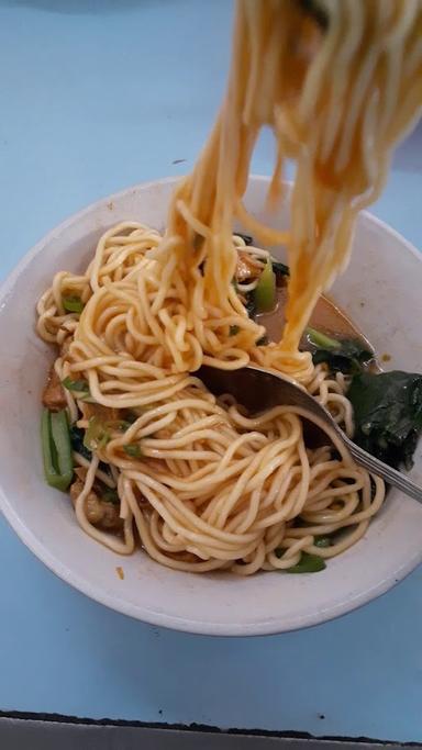 MIE AYAM PAK SINU KALIORI