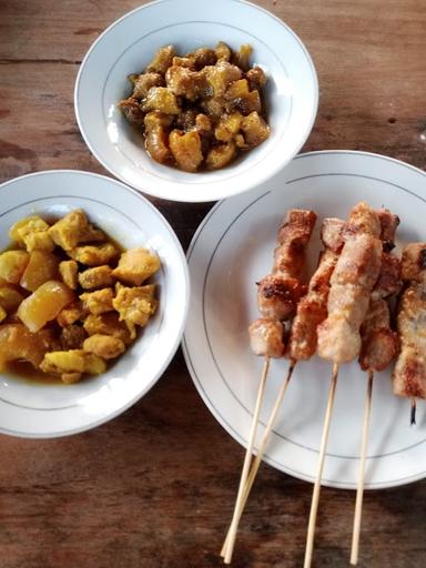 ANGKRINGAN TUNGGAK MOJO - SATE B2 BABIBU