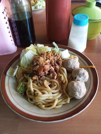 FRIED CHICKEN NOODLE & BEEF SOTO MBA'3