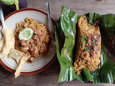 MIE AYAM BAKAR & HOT PLATE MBA FIE