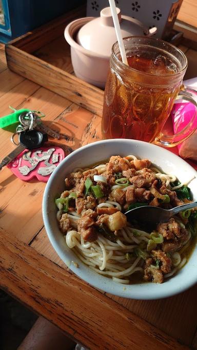 MIE AYAM BAKSO EKSTRA PEDAS BFC