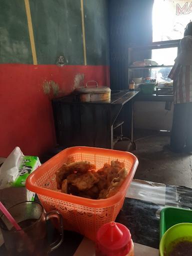 WARUNG SOTO DEKSO