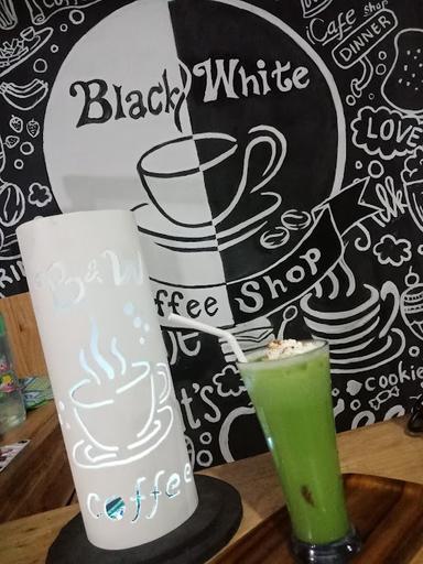 BLACK&WHITE COFFEE SHOP