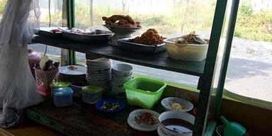 WARUNG MAKAN IDOLA