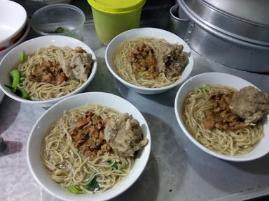 BAKSO & MIE AYAM IDOLAKU