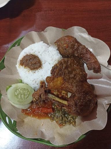 BEBEK DAN AYAM KHAS MADURA CUNAYY99