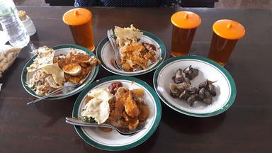 GUDEG DAN PECEL LUMINTU JEMBER