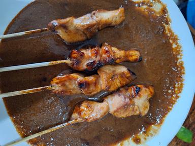 SATE SIMPANG TIGA MANGLI JEMBER