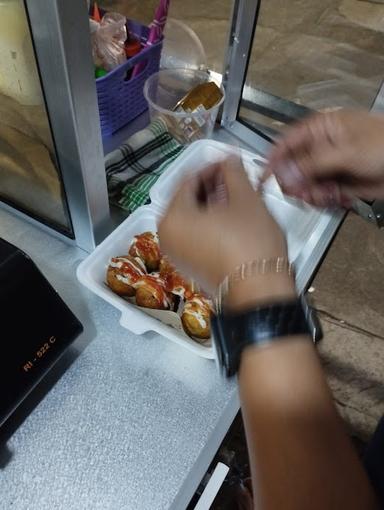 KING TAKOYAKI & ISTANA PISANG