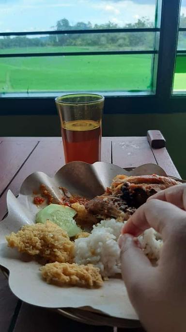 WARUNG MAKAN AYAM KREMES BU TUTIK