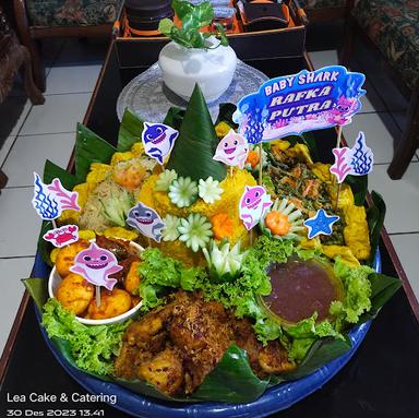 LEA AKHMAR CAKE DAN AKSESORIS