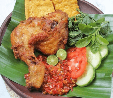 AYAM PENYET GACOER