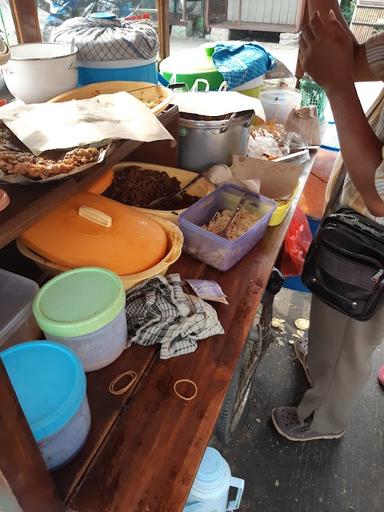 NASI UDUK NASI KUNING MANG KOSIM