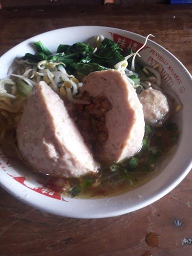 PONDOK MIE AYAM BAKSO PAK TRIS SOLO GOYANG LIDAH