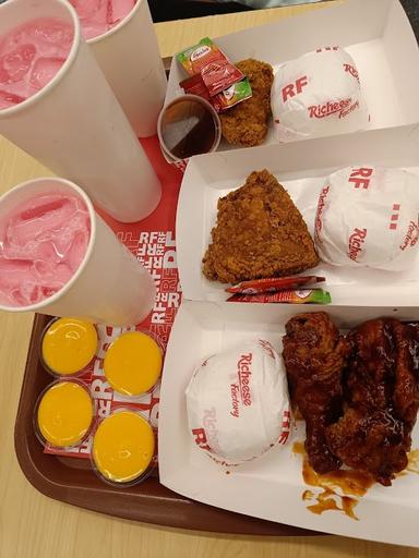 RICHEESE FACTORY KARANG TENGAH