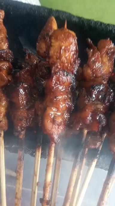 SATE AYAM MADURA CAK MUNIR