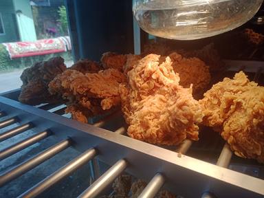 TOMS CHIKEN AYAM GORENG