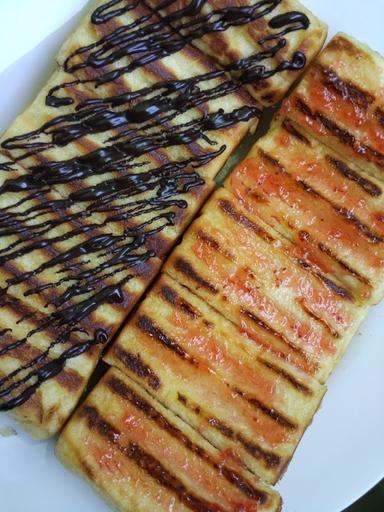 ROTI BAKAR DAN TERANG BULAN JOHNY