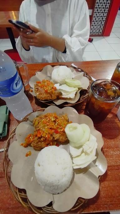 AYAM GEPREK SAI KARANGAWEN