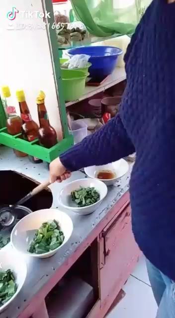 BAKSO & MIE AYAM NON SILA