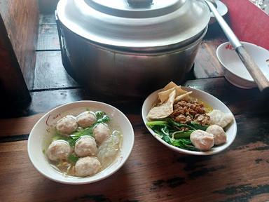 BAKSO URAT SOLO MAS NASIR