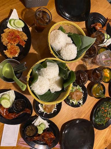 KAMPUNG KECIL - WARUNG POJOK CIKARANG