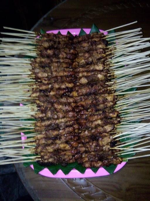 SATE AYAM PAK SARJU DAN MBAK ASIH