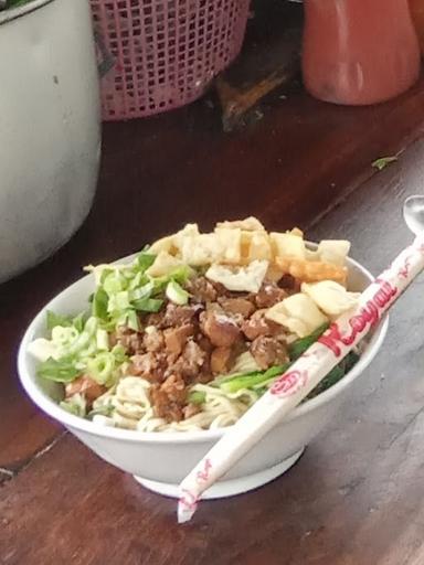 MIE AYAM & BAKSO PANGSIT ( MONGGO MORO )