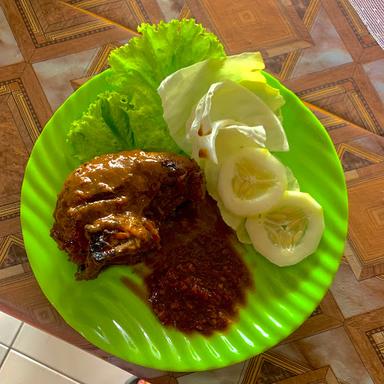 AYAM BAKAR KUAH MBAH KUNG RIFIN KARANGGEDE