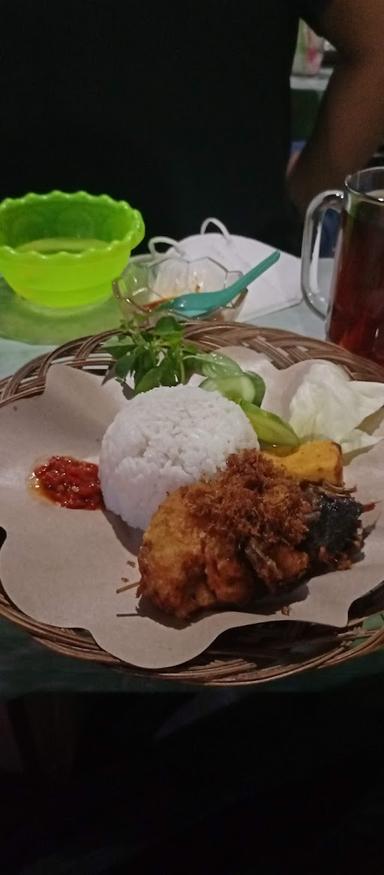 AYAM BAKAR & GORENG MBOK SITI