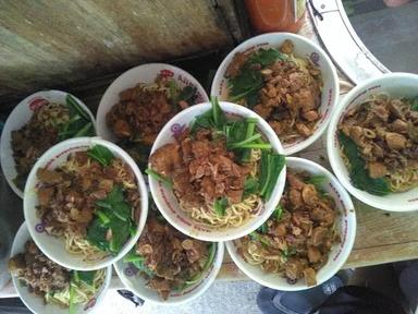 MIE AYAM  PASAR WAGE