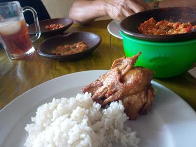 SOTO & AYAM GORENG BU NINAH