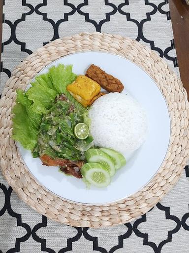 AYAM PENYET CABE IJO BRANDAL