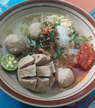 MIE BAKSO SELERA