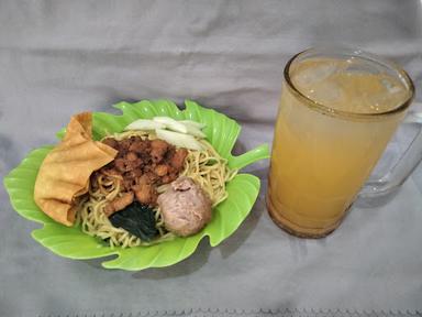 PANGSIT MIE AYAM BAKSO CAK NAN