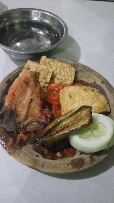 WARUNG MAKAN PAWON SASAK LOMBOK