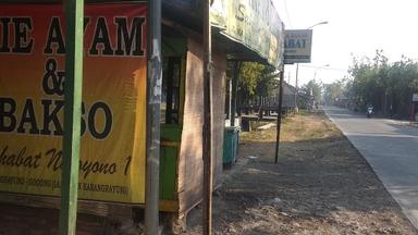 BAKSO DAN MIE AYAM SAHABAT