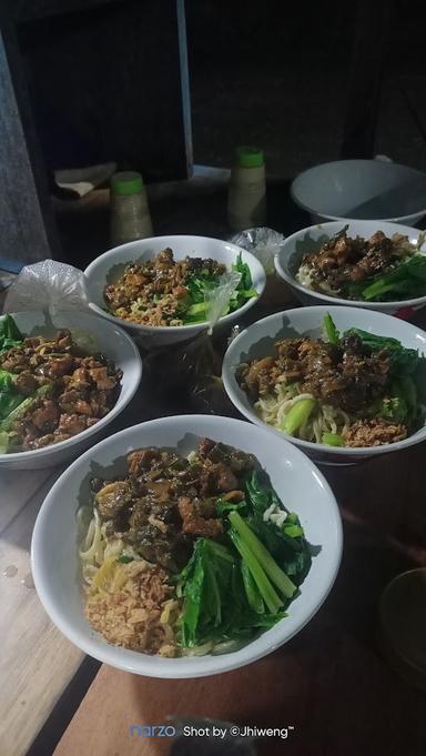 WARUNG MIE AYAM ANDA