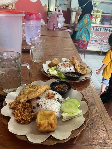 WARUNG NASI TUTUG ONCOM KARANG SEMBUNG