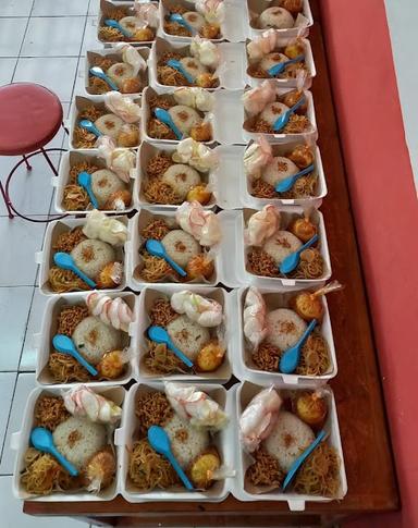 WARUNG NASI TUTUG ONCOM KARANG SEMBUNG