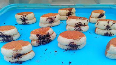 KUE PUKIS (EMPUK & MANIS)