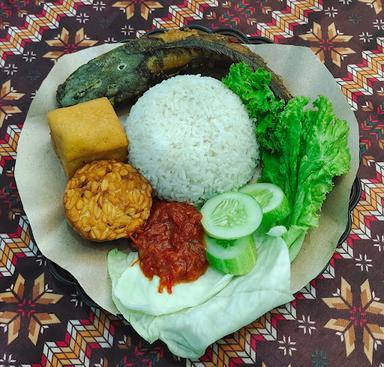 PECEL AYAM EDY