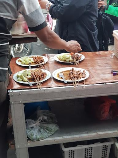 SATE AYAM H. ISHAK PASAR LAMA