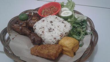 NASI TUTUG ONCOM KEDAI BLUESBLOSS