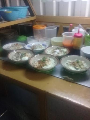 SOTO AYAM LAMONGAN DEPAN INDOMARET