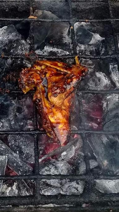 AYAM BAKAR J.R &AYAM GORENG SERUNDENG CABANG RS LIRA MEDIKA